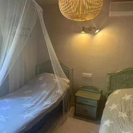 Casa Toucan Moraira * بينيتاشيل