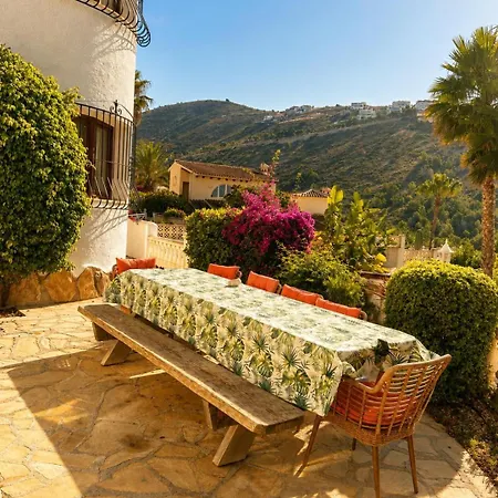 Casa Toucan Moraira بينيتاشيل